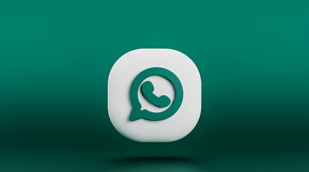 AI Chatbot vs WhatsApp Business: What’s the Difference?